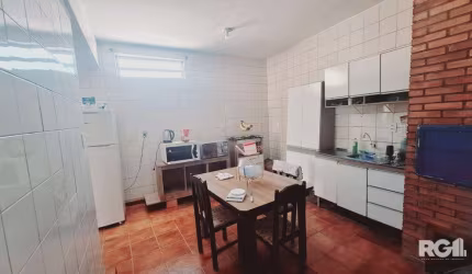 CASA COM 3 DORMITÓRIOS, 5 VAGAS, NO BAIRRO JARDIM CARVALHO, PORTO ALEGRE RS
