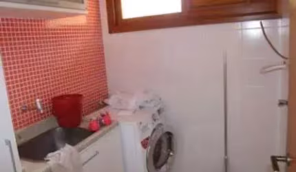 Casa para Venda - 300m², 3 dormitórios, sendo 1 suites, 4 vagas - Vila Nova