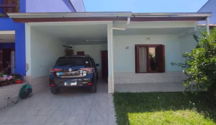 Casa em condomínio no bairro Guarujá