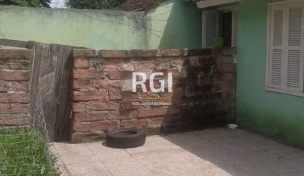 Casa para Venda - 95m², 3 dormitórios, 3 vagas - Restinga