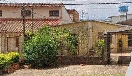 Casa a venda no bairro Alta Petropilis com 100m²