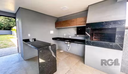 casa com 3 suítes, lavabo, área gourmet, vaga de garagem, no bairro Espirito Santo, Porto Algre-RS