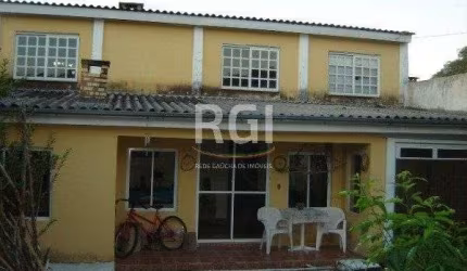 Casa para Venda - 150m², 4 dormitórios, sendo 2 suites, 6 vagas - Imperial Parque