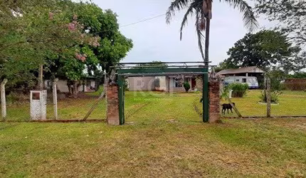 Casa para Venda - 400m², 2 dormitórios, sendo 2 suites, 9 vagas - Itapuã