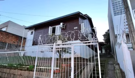 Casa para Venda - 90m², 5 dormitórios, sendo 1 suites, 5 vagas - Teresópolis