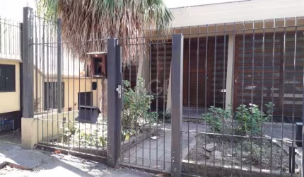 Casa para Venda - 385m², 5 dormitórios, sendo 1 suites, 4 vagas - Petrópolis