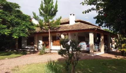 Casa para Venda - 220m², 2 dormitórios, sendo 1 suites, 4 vagas - Belém Novo