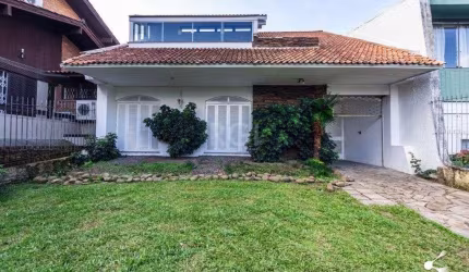 Casa para Venda - 337m², 3 dormitórios, sendo 1 suites, 3 vagas - Cristal