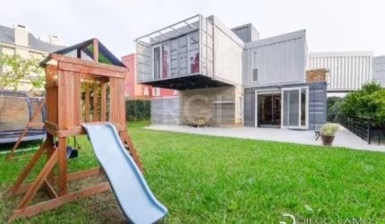 Casa para Venda - 315m², 3 dormitórios, sendo 1 suites, 2 vagas - Teresópolis
