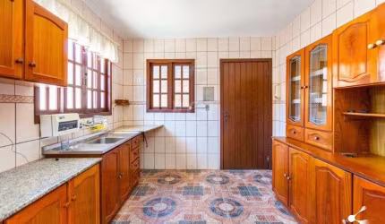 Casa para Venda - 200m², 3 dormitórios, sendo 1 suites, 2 vagas - Jardim Sabará