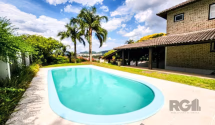 Casa em Condomínio em Cavalhada