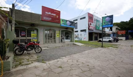 Casa para Venda - 350m², 3 dormitórios, 3 vagas - Passo da Areia