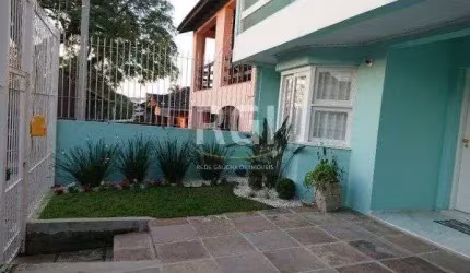 Casa em Porto Alegre, no bairro Espirito Santo, com 4 dormitório(s), e 4 banheiros, à venda.