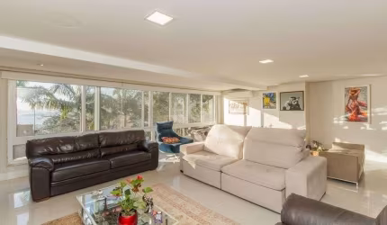 Excelente casa de 466m² com 03 suítes e 4 vagas de garagem.