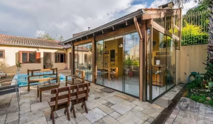 Casa 279m² - 4 dormitórios, 3 vagas no bairro Santa Tereza