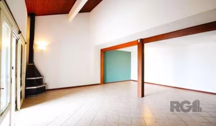 Casa de 200m² - 4 dormitórios, 4 vagas no bairro Espírito Santo