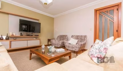 Casa de 380m² - 4 dormitórios, 2 suítes, 4 vagas no bairro Bom Jesus