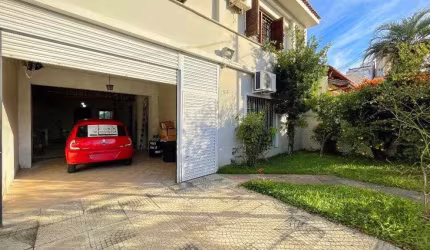 Sobrado com 4 dormitórios, 3 vagas, piscina, próximo a Professor Oscar Pereira