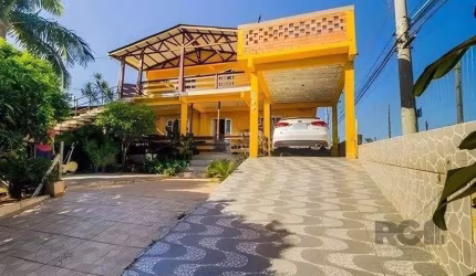 casa de 4 dormitórios, no bairro Lomba do Pinheiro