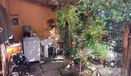 Casa de 2 dormitórios no bairro Cavalhada