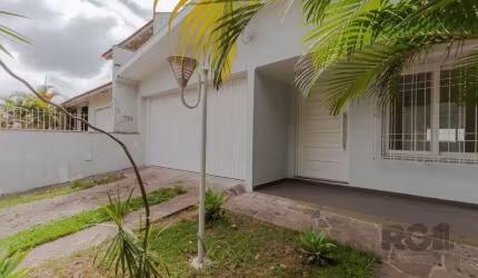 Casa 03 quartos, 02 vagas,próxima à Assis Brasil e Sertório.