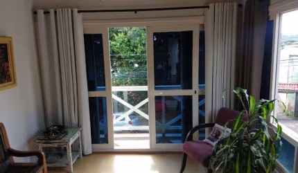 Casa com 3 dormitórios no bairro Ipanema