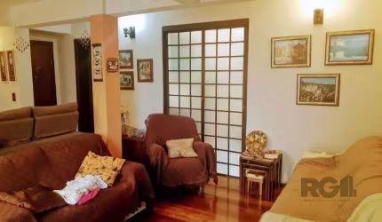 Casa com 3 dormitórios no bairro Tristeza