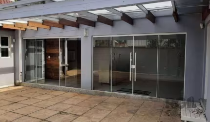 Casa com 4 dormitórios no bairro sarandi