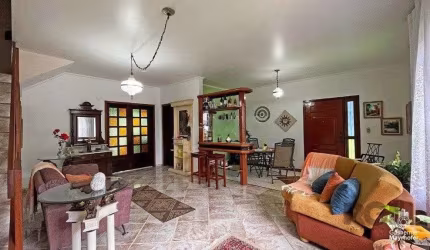 Casa com 3 dormitórios no bairro Jardim Itu, Porto Alegre