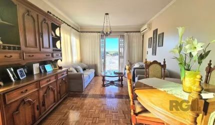 Casa 4 dormitórios no bairro Partenon