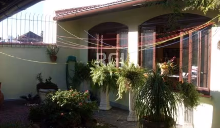 Casa para Venda - 200m², 4 dormitórios, sendo 1 suites, 4 vagas - Jardim Lindóia