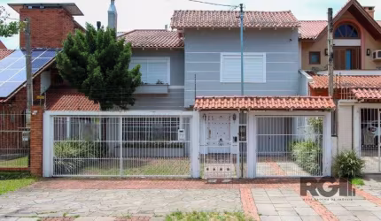 Casa com 4 quartos, com 347,57 m 2 privativos
