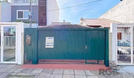 Casa em Porto Alegre, no bairro Aberta dos Morros, com 2 dormitório(s), e 2 banheiros, à venda.