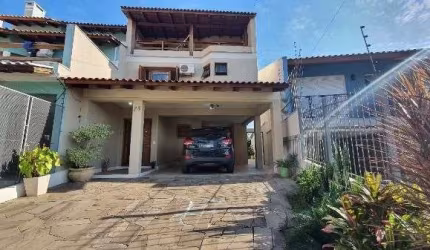 Casa em Porto Alegre, no bairro Espírito Santo, com 3 dormitório(s), e 3 banheiros, à venda.