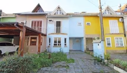 Casa Condominio em Porto Alegre, no bairro Guarujá, com 3 dormitório(s), e 3 banheiros, à venda.