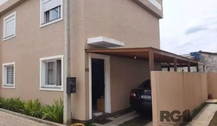 Casa em Porto Alegre, no bairro Ponta Grossa, com 2 dormitório(s), e 2 banheiros, à venda.