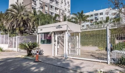 Apartamento de três dormitórios, suíte e uma vaga de garagem no bairro Cristo Redentor em Porto Alegre.
