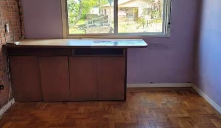 Apartamento 2 dormitórios com vaga no Bairro Cristal.