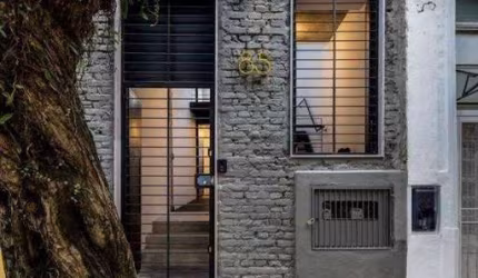 Prédio Comercial de Design Contemporâneo na Rua Coronel Fernando Machado, no Centro de Porto Alegre