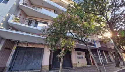 Apartamento de 2 dormitórios em ótima localização na Av. Cristovao colombo.