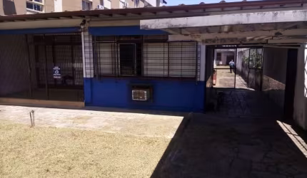 Casa para Venda - 200m², 3 dormitórios, 8 vagas - Cristal