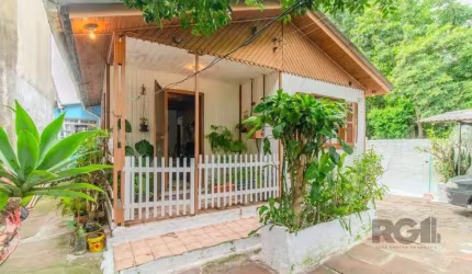Casa para Venda - 251m², 5 dormitórios, 3 vagas - Nonoai