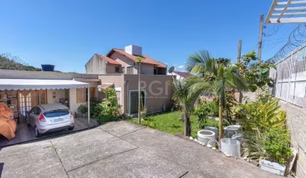 Casa para Venda - 370m², 4 dormitórios, sendo 1 suites, 6 vagas - Lomba do Pinheiro