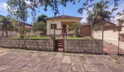 Casa para Venda - 265.1m², 3 dormitórios, 4 vagas - Guarujá