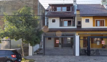 Casa para Venda - 300m², 5 dormitórios, sendo 1 suites, 4 vagas - Portal do Guarujá