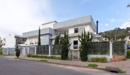 Casa para Venda - 377m², 4 dormitórios, sendo 3 suites, 3 vagas - Guarujá