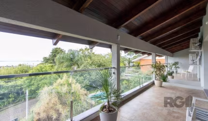 Sobrado com vista para Rio, 3 quartos, 2 suites, pátio, piscina, vaga para 4 carros - Bairro Vila Assunção