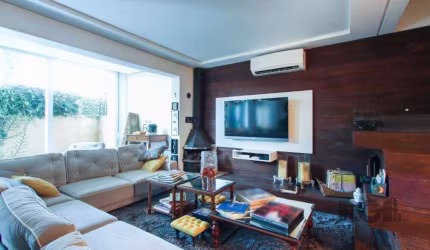 Casa com 327m² de área privativa, oferecendo 3 dormitórios, sendo 3 suítes