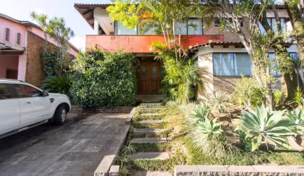 Excelente Casa em Condominio Fechado com 440,60m Dormitórios, sendo 2 Suítess