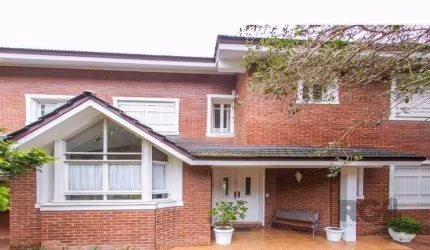 Casa à venda com 4 dormitórios, 372m² e 4 vagas